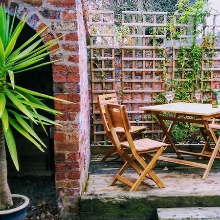 Milliner's Holiday home *