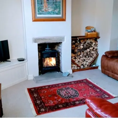 Nyaraló Milliner's *